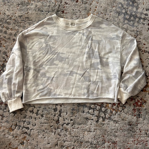 Z supply cropped camo sweater - Picture 1 of 2